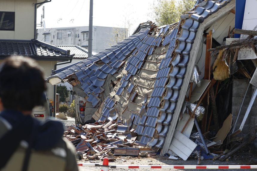Earthquake hits coast of japan